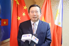 RCEP产业合作委员会主席许宁宁接受越通社记者采访。图自越通社