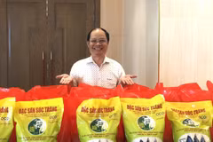 “郭翁ST25大米”（Gạo Ông Cua ST25）品牌的大米产品。图自越通社