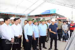 越南政府常务副总理范家足率领的政府工作代表团赴北宁省，检查嘉平国际机场项目及相关项目的实施情况。图自越通社