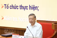越共中央总书记、国家主席苏林讲授课程专题《新纪元的百年愿景战略领导—突破性思维—发展赋能—执行治理》。图自越通社