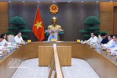 越南政府总理黎明兴在政府驻地主持召开会议，检查交通运输行业重点项目实施和推动资金拨付情况。图自越通社