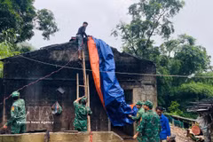 边防部队集中力量帮助民众克服天灾后果