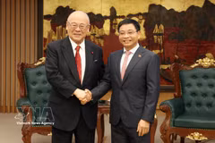 越南政府副总理阮文胜会见日越友好议员联盟特别顾问武部勤。图自越通社