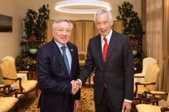 越南政府常务副总理阮和平会见新加坡国务资政李显龙。图自越通社