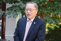中联部前西欧局局长、察哈尔学会秘书长张建国接受越通社记者采访。图自越通社