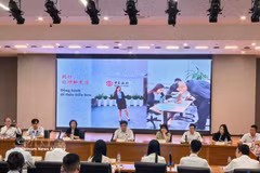 座谈会上，中越两国12名青年代表结合学习体会与岗位实践作了交流发言。图自越通社