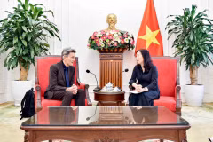 越南外交部副部长黎氏秋姮会见德国联邦议院外事委员会委员罗尔夫·米策尼希（Rolf Mutzenich）议员。图自baoquocte.vn