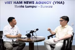 东南亚历史与国防研究员恩佐·西姆（Enzo Sim）接受越通社记者采访。图自越通社