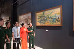 通过美术展览《历史岁月》再现越南历史征程。图自越通社