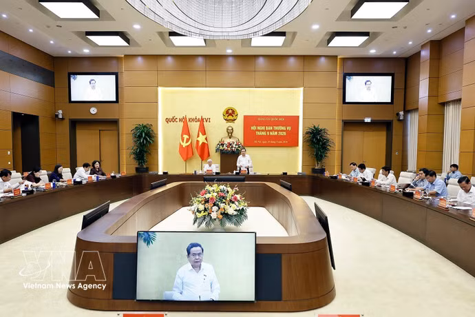 国会主席陈青敏主持国会党委常委会会议。图自越通社