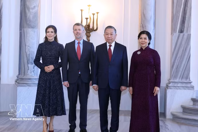 越共中央总书记、国家主席苏林及夫人吴芳璃会见丹麦国王腓特烈十世和王后玛丽。图自越通社