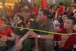 彻夜等候只为这一刻：人民热情庆祝南方解放50周年
