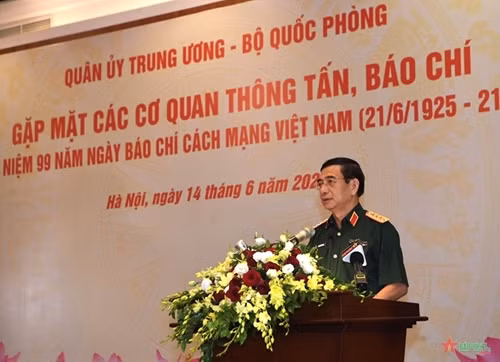 潘文江大将在会议上发言（图片来源：人民军队报）