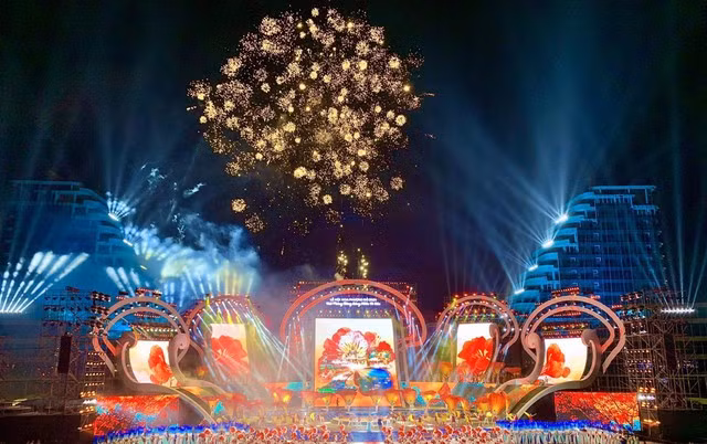 2024年海防红色凤凰花节开幕式。图自越通社