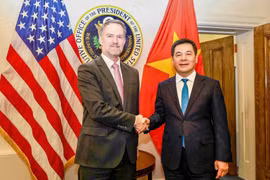 越南工贸部部长阮鸿延与美国贸易代表贾米森·格里尔。图自越通社