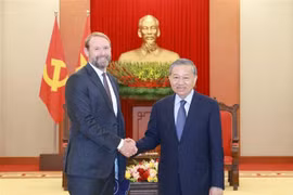 越共中央总书记苏林和美国Pacifico Energy集团董事长。图自越通社