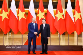 越南国会主席陈青敏和波兰总理唐纳德·图斯克。图自越通社