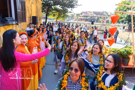 岘港市为近200个会奖旅游团提供咨询，接待游客超过6万人次。图自越通社