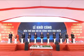 苏林总书记出席北宁市“胡志明主席祠堂与文庙公园”工程的开工仪式。图自越通社