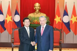 老挝人民民主共和国主席通伦·西苏里和越共中央总书记苏林。图自越通社