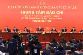 苏林总书记主持国际新闻发布会。图自越通社