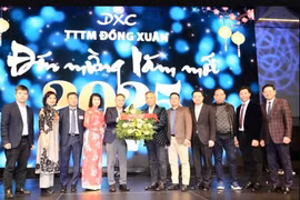与会代表合影。图自越通社