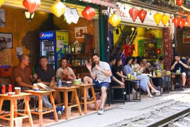 2026年头两个月，首都河内接待国际游客约155万人次，增长35.6%。图自越通社