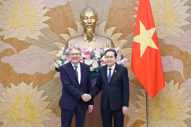 越南国会主席陈青敏在国会大厦会见德国社会民主党副主席阿希姆·波斯特。图自越通社