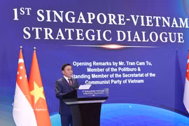 越共中央政治局委员、中央书记处常务书记陈锦秀在第一届越新战略对话上发表讲话。图自越通社