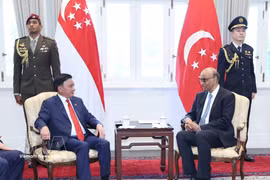 越共中央书记处常务书记陈锦秀会见新加坡总统尚达曼。图自越通社