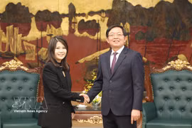 越南政府副总理胡国勇会见东南亚半导体协会（SEMI SEA）主席Linda Tan。图自越通社