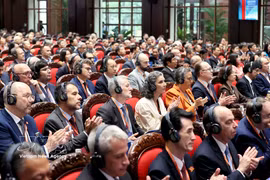 国内代表和国际嘉宾出席大会。图自越通社