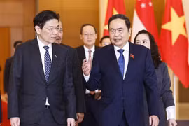越南国会主席陈青敏和新加坡总理黄循财。图自越通社