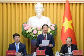 国家主席办公室副主任范青河主持新闻发布会。图自人民军报