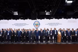 各国代表合影。图自越通社