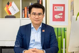 《越南之乡》杂志总编辑范庆南。图自越通社