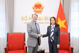 越南外交部副部长阮明姮在外交部驻地会见了美国商会（USCC）副主席约翰·戈耶。图自外交部