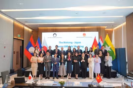 与会代表合影。图自外交部
