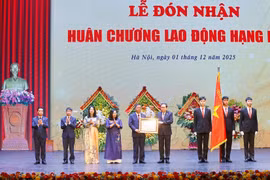 国会主席陈青敏出席越南真理国家政治出版社传统日80周年纪念活动。图自越通社
