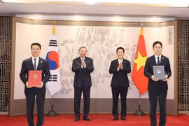 越共中央总书记苏林与韩国总统李在明共同见证越南科学技术部与韩国科学技术信息通讯部交换科技合作谅解备忘录文本。图自越通社