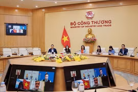 工贸部副部长潘氏胜与阿根廷外交、外贸和宗教部负责国际经济关系事务的国务秘书费尔南多·布伦举行了在线会议。图自工贸部