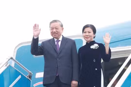 越共中央总书记苏林和夫人离开河内，启程对老挝进行国事访问。图自越通社