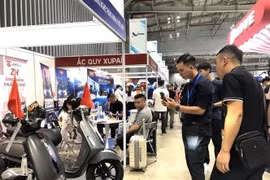 汽车工业与交通基础设施国际展览系列在胡志明市开幕。图自越通社