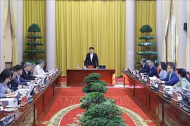 梁强发表讲话。图自越通社