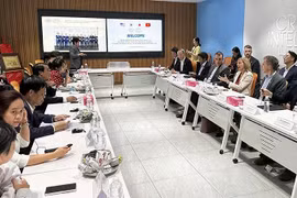 工作会谈场景。图自人民报