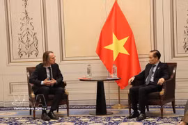 越南外交部长黎怀忠会见比利时劳动党副总书记本杰明·佩斯蒂奥。图自越通社