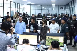 柬埔寨桔井省职能部门突袭了位于斯努县的一处被用作网络诈骗中心的地点，逮捕了300多名外国人。图自越通社