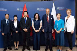 双方代表合影。图自越南外交部