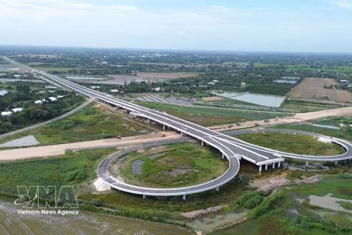 高领-安友高速公路一期工程总投资近7.5万亿越盾。图自越通社
