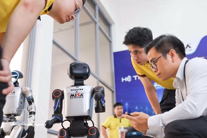 《到2030年国家人工智能战略及2045年远景》的核心观点是从研究、开发和应用人工智能（AI）的思维，转向研究开发AI并以AI实现国家全面转型。图自越通社